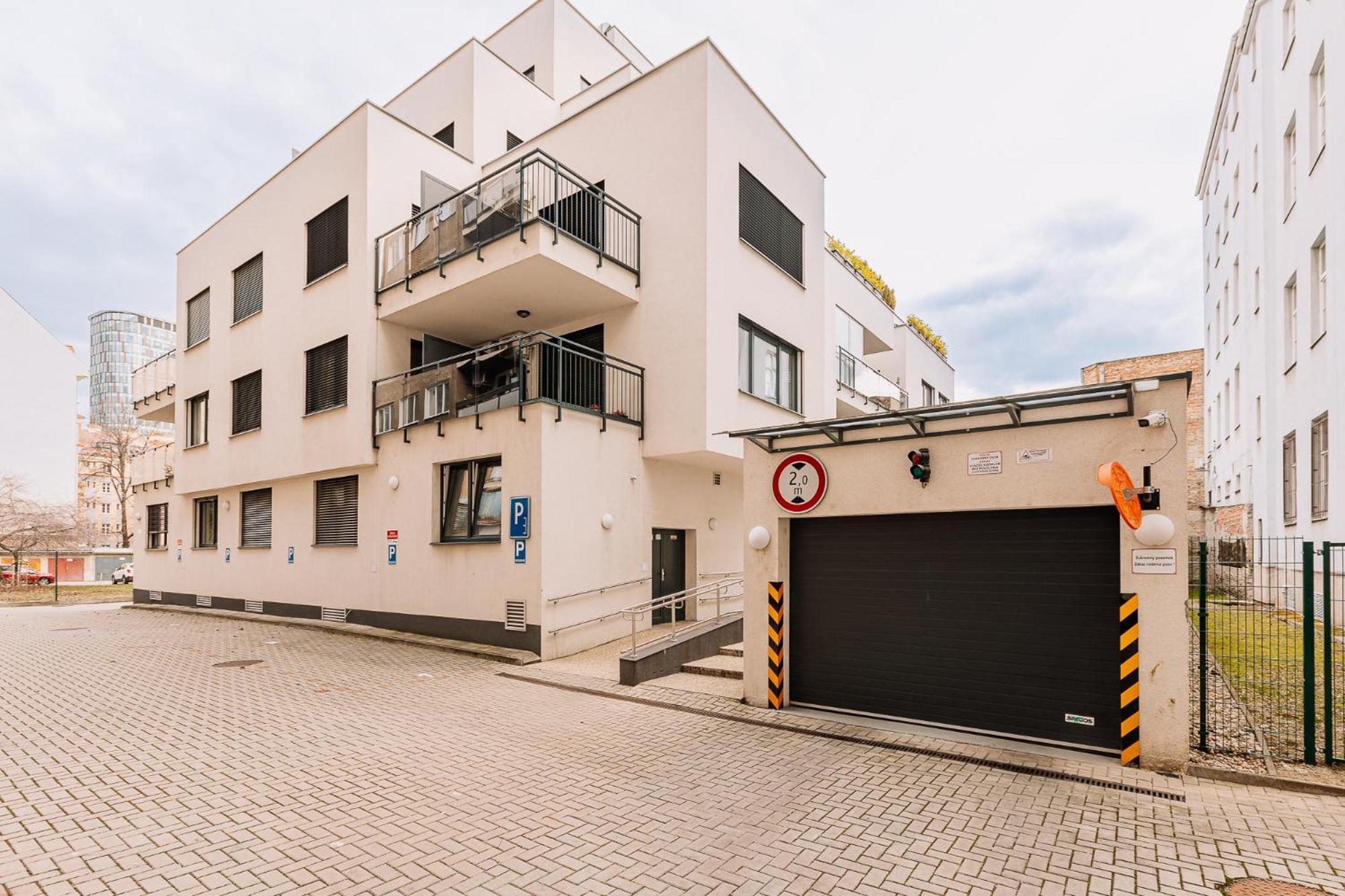 Skau 2 Old Town Family & Business Apartment 2 Floor Free Parking 布拉迪斯拉发 外观 照片
